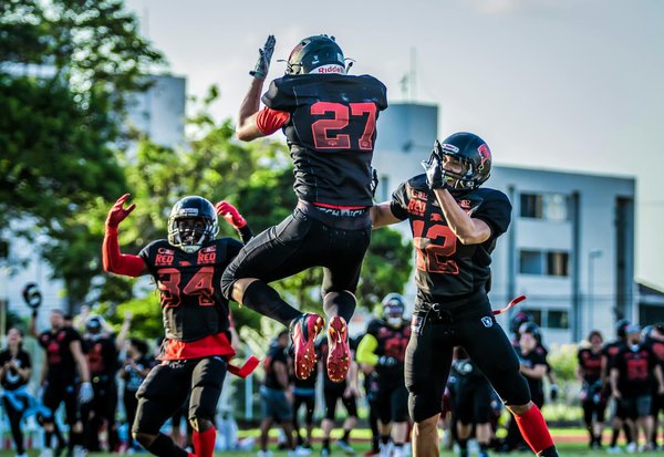 Come Addestrare il Tuo Beagle a Camminare Composto: Soluzioni per Eliminare i Salti Sulle Persone!